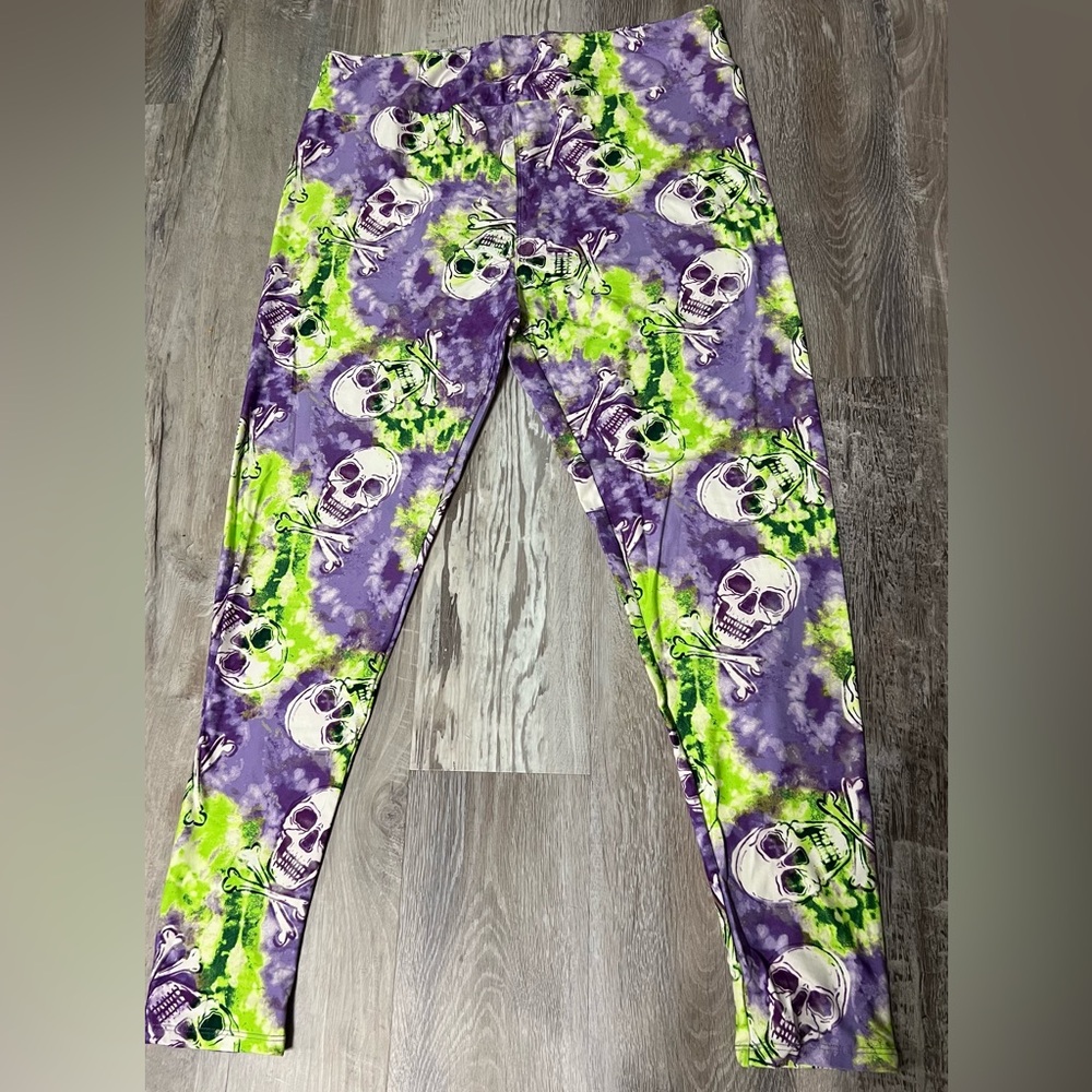 LuLaRoe Skull Print Leggings - Purple and Green
